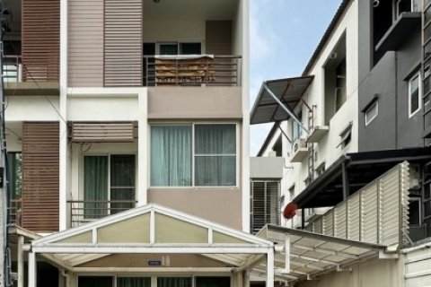 ขายด่วน Premium Townhome ม.ซิกเนเจอร์ วัชรพล เจ้าของขายเอง ราคาไม่แพง