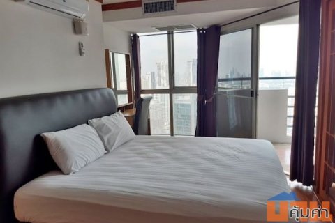 Waterford Sukhumvit 30 spacious safe quiet 43rd floor BTS Phrom Phong