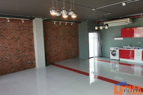 ให้เช่าพื้นที่สำนักงาน 83 ตรม. ซอยเอกมัย 22 ตึก APAI LoFT เดินทางสะดวก ใกล้ BTS เอกมัย