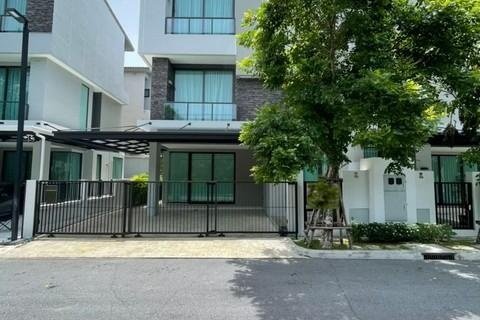 ขายบ้าน 3 ชั้น Super Luxury Villa พื้นที่ 241 ตรม. โครงการ บ้านกลางเมือง คลาสเซ่ เอกมัย-รามอินทรา ใกล้เลียบด่วน