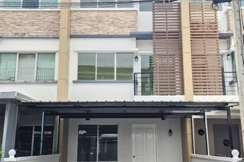 TOWNHOUSE ทาวน์พลัส เกษตร-นวมินทร์ (คลองลำเจียก)  4990000 -   ราคานี้คุ้มยิ่งกว่าคุ้ม