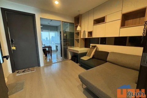 Rhythm Sathorn Narathiwas Private comfortable 17th floor BTS Chong Nonsi