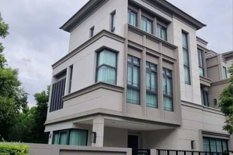 ให้เช่าบ้าน Luxury Duplex Home 3 ชั้น The Sonne ศรีนครินทร์-บางนา ทั้งโครงการ 56 หลัง