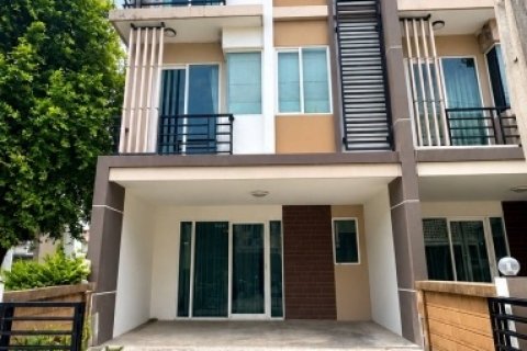ให้เช่าทาวน์โฮม 3 ชั้น ม.กัสโต้ แกรนด์ รามคำแหง พร้อมเข้าอยู่ ทำเลดี ใกล้ รร.วิทยานนท์