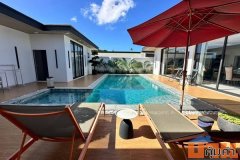 Luxury villa with a private swimming pool for sale in Phuket City. Conveniently located near shopping areas, Robinson,