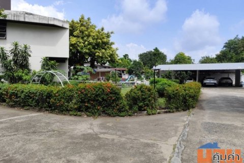 Land for sale in a prime location, very close to a main road,   Land with building at Sukhumvit สุขุมวิท 101  BTS Punnaw