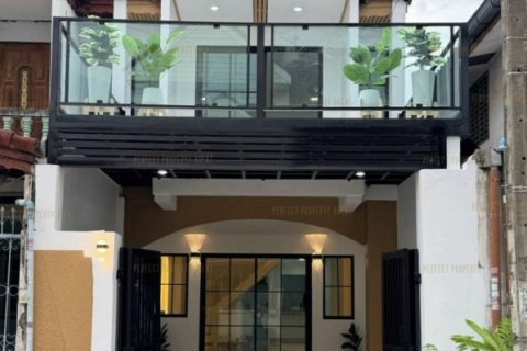 ขาย ทาวน์เฮ้าส์ ลานทอง ปากเกร็ด ตกแต่งใหม่พร้อมอยู่ราคาย่อมเยาว์