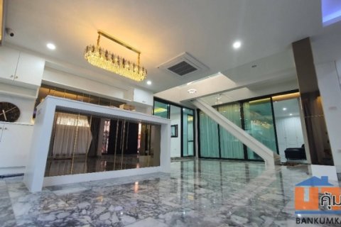 ให้เช่าบ้านเดี่ยว Modern รัชดา 32 | 5 ห้องนอน 5 ห้องน้ำ | 100 ตร.วา