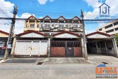 ขายทาวน์เฮาส์ 3 ชั้น 25 ตร.ว. ซอย กรุงเทพ-นนทบุรี 33 ใกล้ MRT วงศ์สว่าง,ทางด่วนประจิมรัถยา