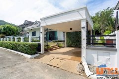 บ้านใหม่สามห้องนอนพร้อมสระว่ายน้ำส่วนตัวสุดหรูดูดีใกล้เมืองสุดสุด