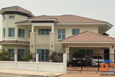 ขายบ้านหลังใหญ่ หลังแรก ทำเลหน้าสุด เข้า-ออกสะดวก เป็นส่วนตัว หน้าบ้านไม่ตรงกับใครศิวาลัย4 สันกำแพง