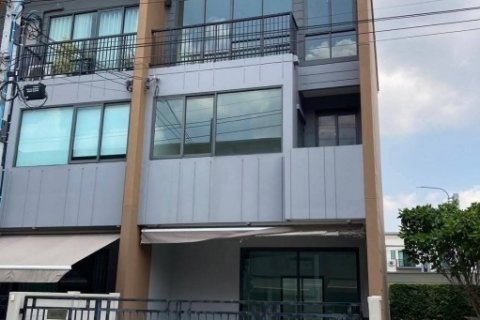 ขายทาวน์โฮม 3 ชั้น หลังริม บ้านใหม่ไม่เคยเข้าอยู่ โครงการบ้านกลางเมือง สุขุมวิท-อ่อนนุช