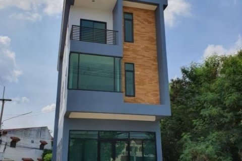 ขายอาคารพาณิชย์ 3 ชั้น ทำเลทอง ติดถนนพหลโยธิน ใจกลางลพบุรี