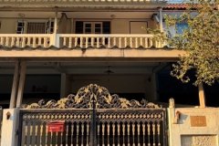 ให้เช่าทาวเฮ้าส์ 3 ชั้น หมู่บ้าน สินทวีแกรนด์วิลเลจน์ ใกล้ห้างเซ็นทรัลพระราม2 พร้อมอยู่ โทร 081-8218151