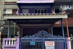 ให้เช่าทาวเฮ้าส์ 3 ชั้น พร้อมอยู่ หมู่บ้าน สินทวีแกรนด์วิลเลจน์ ใกล้ห้างเซ็นทรัล,บิ๊กซี พระราม2 โทร 081-8218151