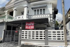 ขายบ้านทาวน์เฮ้าส์ 2 ชั้น  ม.ลภาวัน ถ.บางกรวย-ไทรน้อย ทำเลดี เดินทางสะดวก