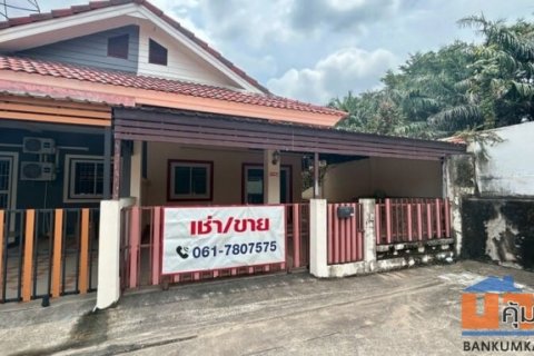 ขายทาวเฮาส์ชั้นเดียวหลังริม ทำเลดี หน้าบ้านกว้าง การเดินทางสะดวกไปพัทยา 331 หรือมอเตอร์เวย์ ใกล้บ่อวิน