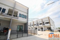 ให้เช่า ทาวน์เฮ้าส์ 2 ชั้น ทรัพย์ธานี 6 ธัญบุรี คลอง8 รังสิต 21 ตร.ว หลังมุม บ้านใหม่ ไม่เคยอยู่