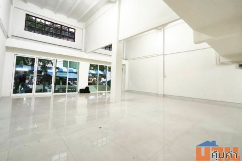 ให้เช่าอาคารพาณิชย์ ติดถนนใหญ่วิภาวดี หมู่บ้านธนินทร ทำเลใกล้ดอนเมือง รองรับการขยายธุรกิจ ทำยอดขายทะลุเป้า