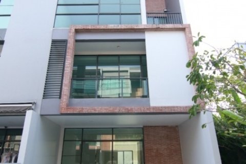 ขายทาวน์โฮม 4 ชั้น หลังมุม โครงการสิริ สแควร์ เจริญกรุง ทำเลดี เดินทางสะดวก