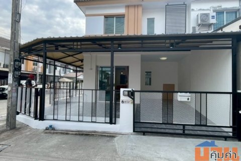 ขายทาวน์เฮ้าส์หลังมุม หมู่บ้านพฤกษา 78 นิคมฯลาดกระบัง เนื้อที่ 24.3 ตรว. 3 ห้องนอน 2 ห้องน้ำ รีโนเวทใหม่