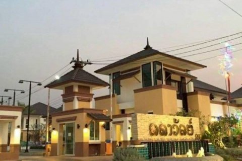 ขายบ้านเดี่ยว 2 ชั้น ทำเลดี 87 ตรวา หมู่บ้านลดาวัลย์ ราคาดีทำเลดีมาก ติดต่อผึ้งรติ 0619419639