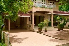 ขายที่ดินพร้อมบ้านเดี่ยว 2 ชั้น สไตล์คลาสสิก กรุงเทพนนท์ 14 ทำเลดี ใกล้ MRTแยกติวานนท์ 150 เมตร