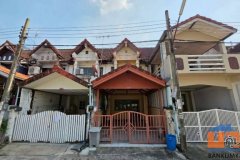 ขายด่วน! ทาวน์เฮ้าส์ 2 ชั้น หมู่บ้านโชคชัยปัญจทรัพย์ รามคำแหง (หน้าบ้านไม่ชนใคร)