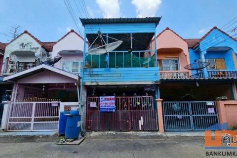 ทาวน์เฮ้าส์ 2 ชั้น หมู่บ้านบัวแก้ว (สามโคก) 20 ตร.ว. 3 นอน 2 น้ำ