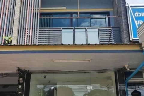 ตึกแถวติดถนนสายหลัก ใกล้ห้างแม็คโคร ขายถูกกว่าข้างเคียงแน่นอน สภาพดีมาก