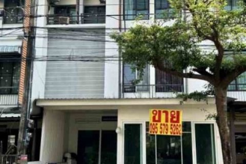 ขายทาวน์เฮ้าส์ 3 ชั้น ทำเลดี โครงการ อารียา โมวา กรุงเทพฯ