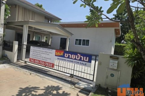 ขายบ้าน 2 หลังสไตล์โมเดิร์นตกแต่งด้วยเฟอร์นิเจอร์ built in แบบรูปราคา 7.4 ล้านบาท