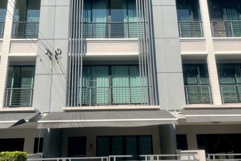 ขายทาวน์โฮม 3 ชั้น บ้านกลางเมือง–รัตนาธิเบศร์ พร้อมเข้าอยู่ ราคาดีสุดในโครงการ ทำเลดี ใกล้ MRT แยกนนทบุรี เพียง 1 กม.