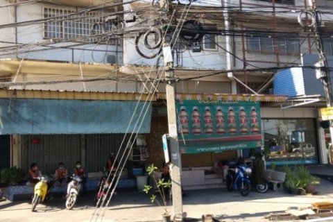 Sale and Rent Shophouse 4.5 storey no car park main road closed BTS Yellow Line ขายและให้เช่าตึกแถว แยกอุดมสุข