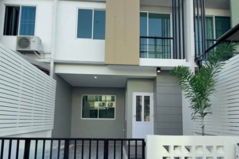 ขายด่วน ทาวน์เฮ้าส์ เนอวานา คัฟเวอร์ อ่อนนุช 65 เพียง2.99ล้าน