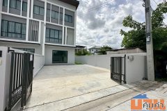 ให้เช่า โฮมออฟฟิศสตรีวิทยา-โชคชัย 4 จดทะเบียนบริษัทได้ ใช้สอย 293ตรม3 ห้องนอน4 ห้องน้ำ 6ที่จอดรถ  เหมาะมากสำหรับ ธุรกิจอ