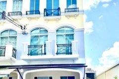 ให้เช่าบ้านทาวน์โฮมหมู่บ้านกลางเมือง ศรีนครินทร์ใช้สอย 260 ตรม 3 ห้องนอน3 ห้องน้ำ 5  แอร์  2 ห้องนั่งเล่น ห้องครัว เฟอร์