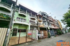 ขาย/ให้เช่า ทาวน์เฮ้าส์ 3 ชั้น ซอยลาดพร้าว 136 ตัวบ้านยกสูง เล่นระดับ 3 นอน เนื้อที่ 22.2 ตร.ว.