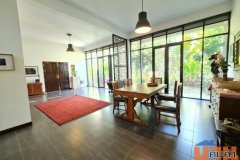 บ้านสวยสองชั้น ทำเลดีที่สุดในเชียงใหม่ Beautiflul 2 storey house for sale in one of Chiang Mai.