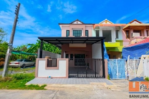 ขายทาวน์เฮ้าส์ 2 ชั้น หลังมุม ม.เคซี รามอินทรา 8 ถนนไทยรามัญ 26 ตรว. 3 ห้องนอน 2 ห้องน้ำ ใกล้ทางด่วนจตุโชติ