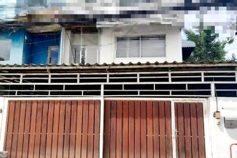 ให้เช่าทาวโฮม4 ชั้นรัชดา-ลาดพร้าวหลังมุม 46 ตรว หลังมุม โปร่ง โล่ง เป็นส่วนตัว ใช้สอย300 ตรม5 ห้องนอน6 ห้องน้ำ3 ที่จอดรถ