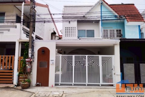 ขายบ้านแฝด หมู่บ้านฉัตรหลวง ซอยราษฎร์อุทิศ 54 เขตมีนบุรี กรุงเทพมหานคร