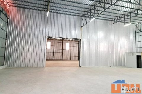 ให้เช่าโกดังลาดพร้าว 101โพธิ์แก้ว นวมินทร์111โยธินพัฒนา  พื้นที่ใช้สอยพื้น300ตรม มีห้องน้ำ พร้อมที่จอดรถ