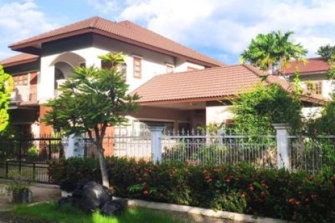 หมู่บ้านล้านนาวิลล์ (โซนรวมโชค) บ้านหลังใหญ่ ตกแต่งใหม่ทั้งหลัง พร้อมเฟอร์