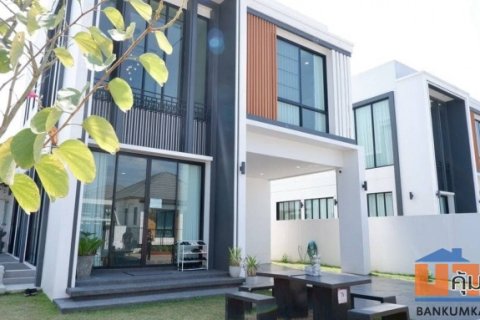 พลาดไม่ได้! ขายบ้านพูลวิลล่า หลังมุม 4 ห้องนอน 4 ห้องน้ำ ย่านหางดง เชียงใหม่