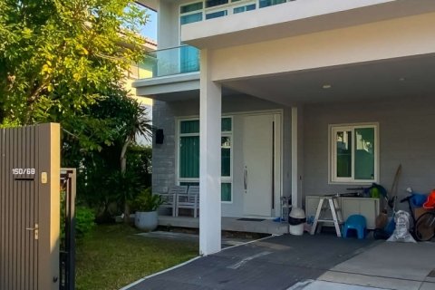 ขายบ้านเดี่ยว มัณฑนา มอเตอร์เวย์–กรุงเทพกรีฑาตัดใหม่ พร้อมเข้าอยู่ ทำเลดีใกล้ Airport Link ลาดกระบัง