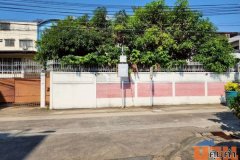 ขายที่ดินทำเลดีซอยรามคำแหง 8 แยก 8 รถไฟฟ้า BTS รามคำแหงอยู่ปากซอย ราคาดีทำเลดีมาก ติดต่อ ผึ้งรติ061-94-19639