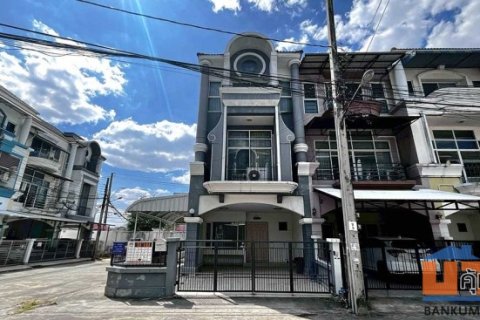 โครงการพรีเมียมเพลส 1 ทาวน์โฮม 3 ชั้นทำเลดีติดถนนซอยรามอินทรา 14 ราคาต่ำกว่าราคาประเมิน เหมาะทั้งอยู่อาศัยและลงทุน