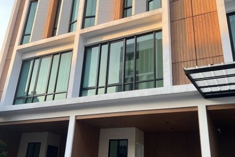 ให้เช่าบ้าน ดิ ออเธอร์  รัชดา ลาดพร้าว The Author - Ratchada 32 ใช้สอย 227ตรม  3 ห้องนอน4 ห้องน้ำ 2  ที่จอดรถ