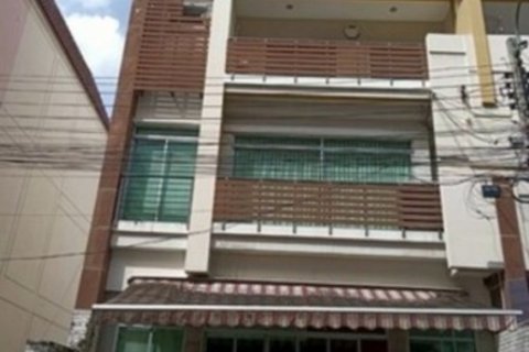 ขายทาวน์โฮม 3 ชั้นมือสอง โครงการ บ้านกลางเมือง มอนติ-คาร์โล (Baan Klang Muang Monte-Carlo) รัชวิภา กรุงเทพ เนื้อที่ 28.1